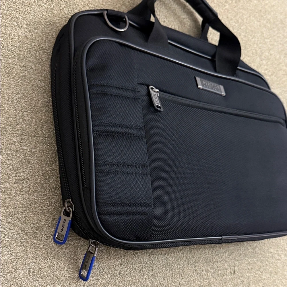 Kenneth Cole Reaction Laptop Business Travel Almost new
